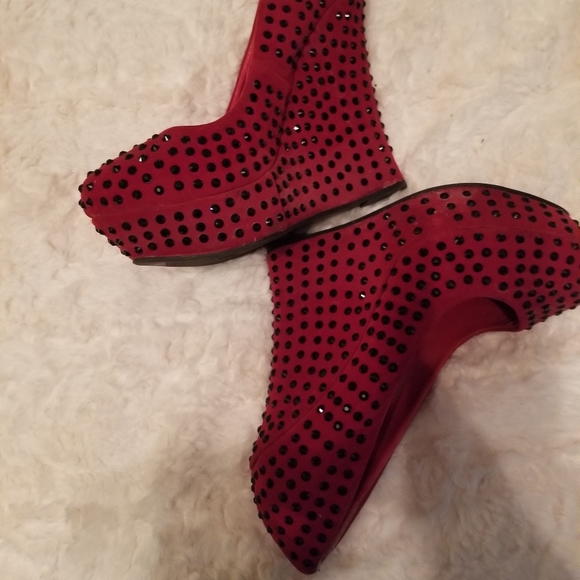 Shoes - Picture 2 of 3